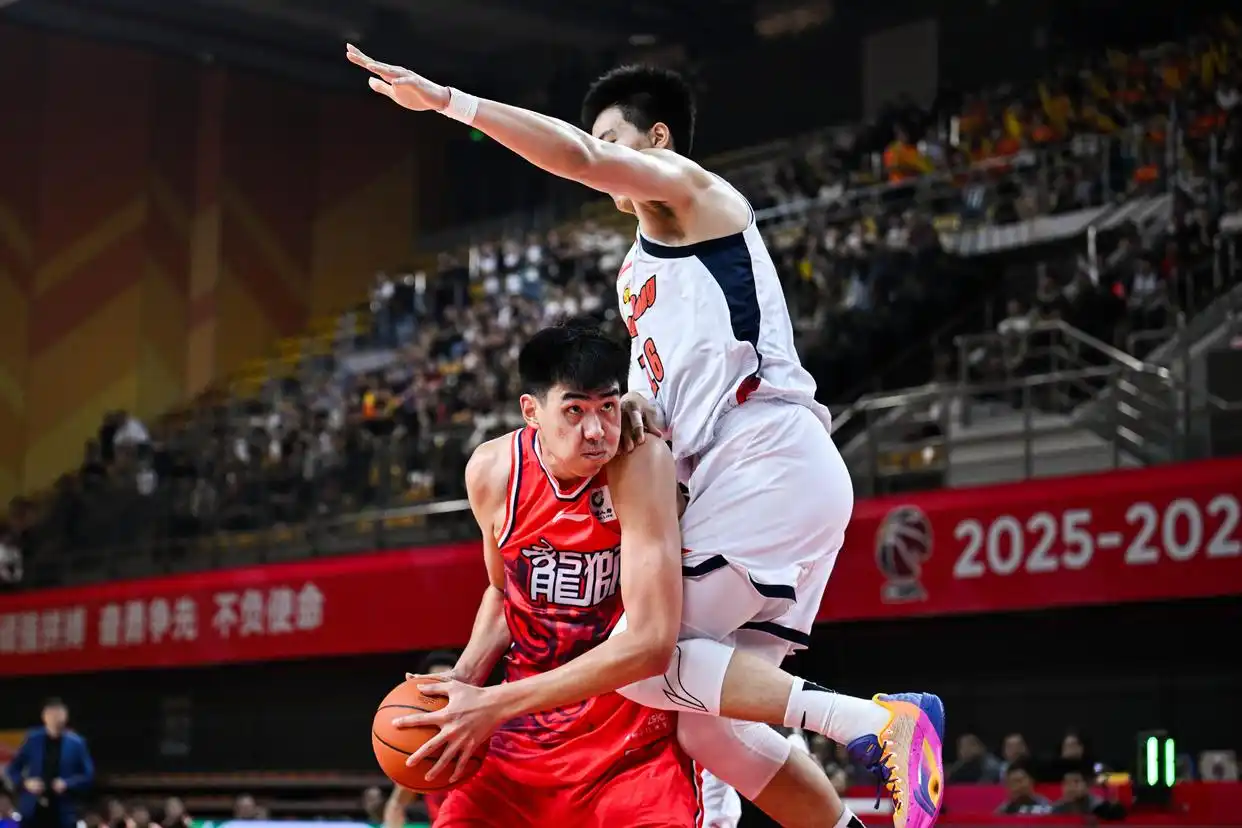 广东队对阵广州队_萨林杰32分广东队五连胜_徐杰20分萨林杰32+11 广东胜广州豪取5连胜