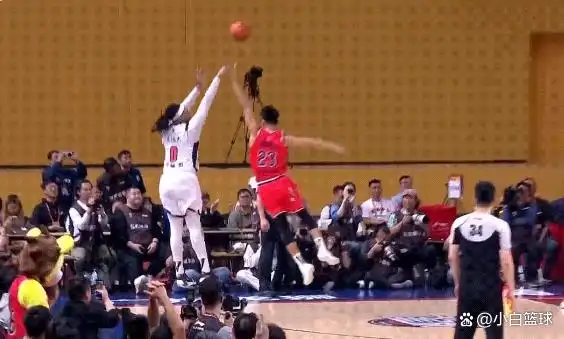 徐杰20分萨林杰32+11 广东胜广州豪取5连胜_萨林杰关键表现回顾_CBA广东对阵广州赛况分析