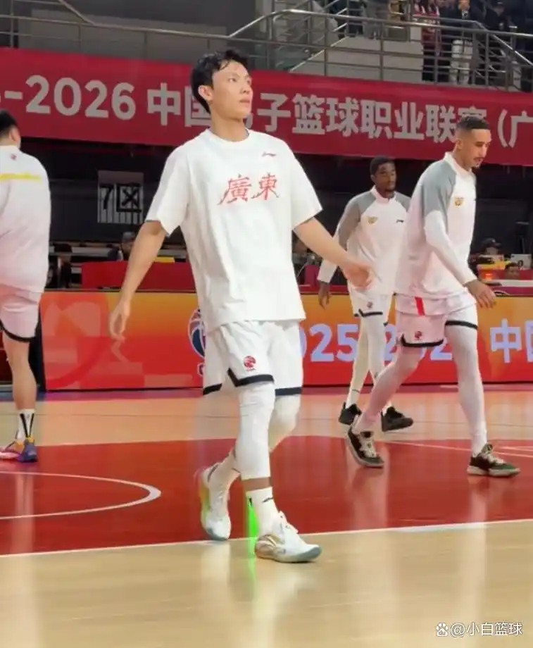 CBA广东对阵广州赛况分析_萨林杰关键表现回顾_徐杰20分萨林杰32+11 广东胜广州豪取5连胜