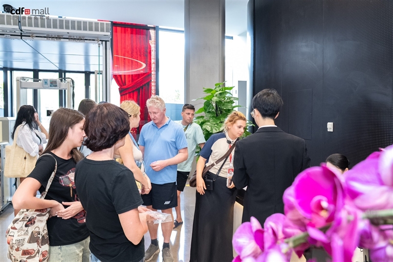 三亚免税封关首日销售额破亿_海南自贸港离岛免税政策升级_三亚免税店销售额连续5日破亿元