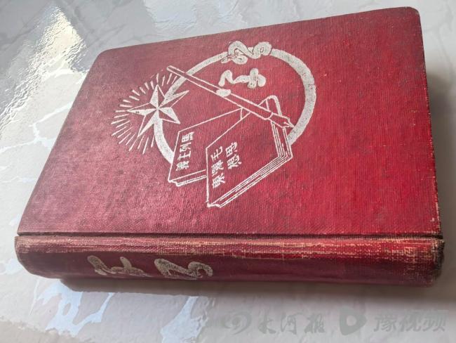 95后女孩打开姥爷的战场日记看哭了