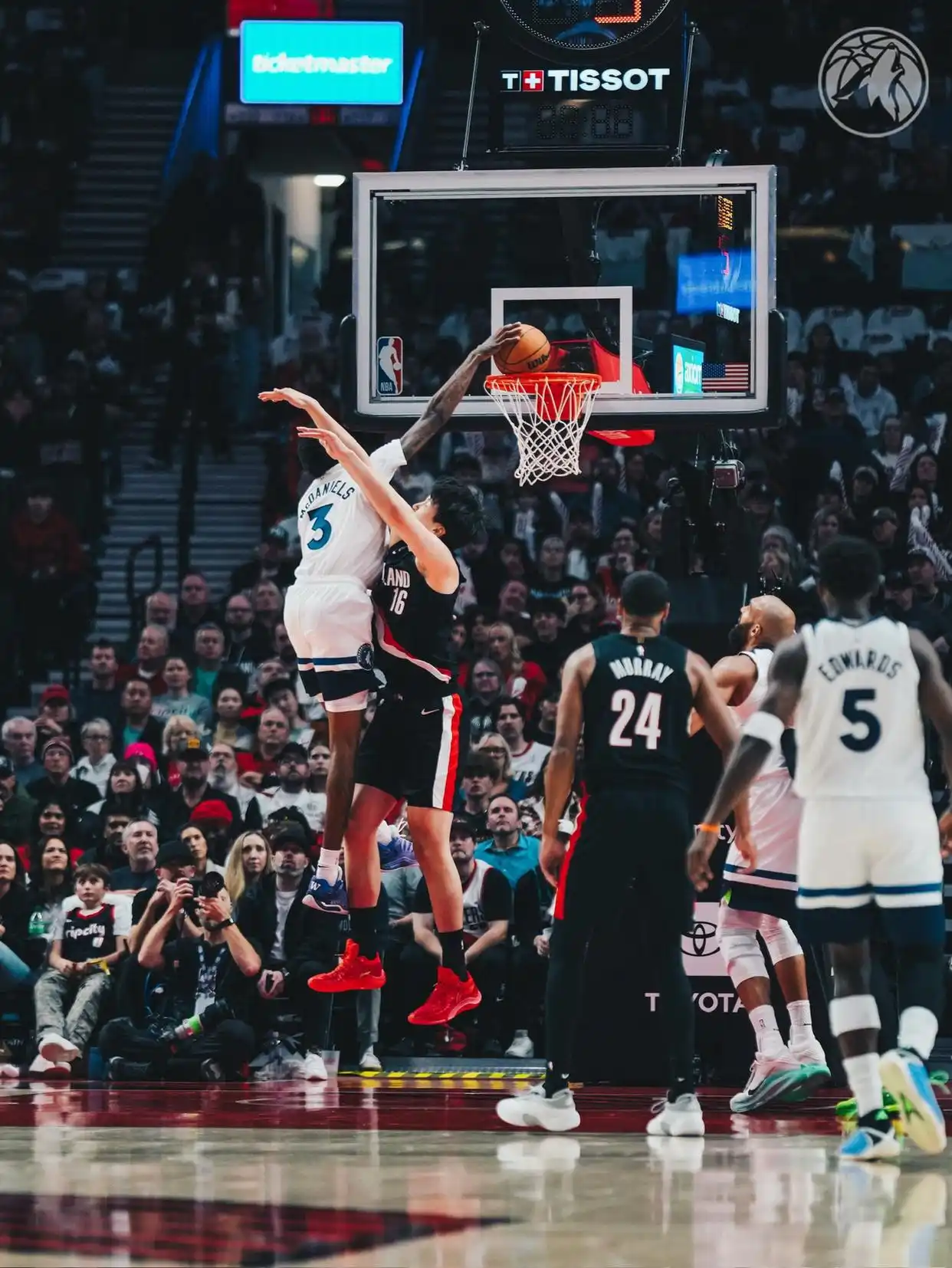 杨瀚森波特兰开拓者表现_杨瀚森nba生涯首秀冷启动 2分1板还在体系外?_杨瀚森NBA常规赛首秀