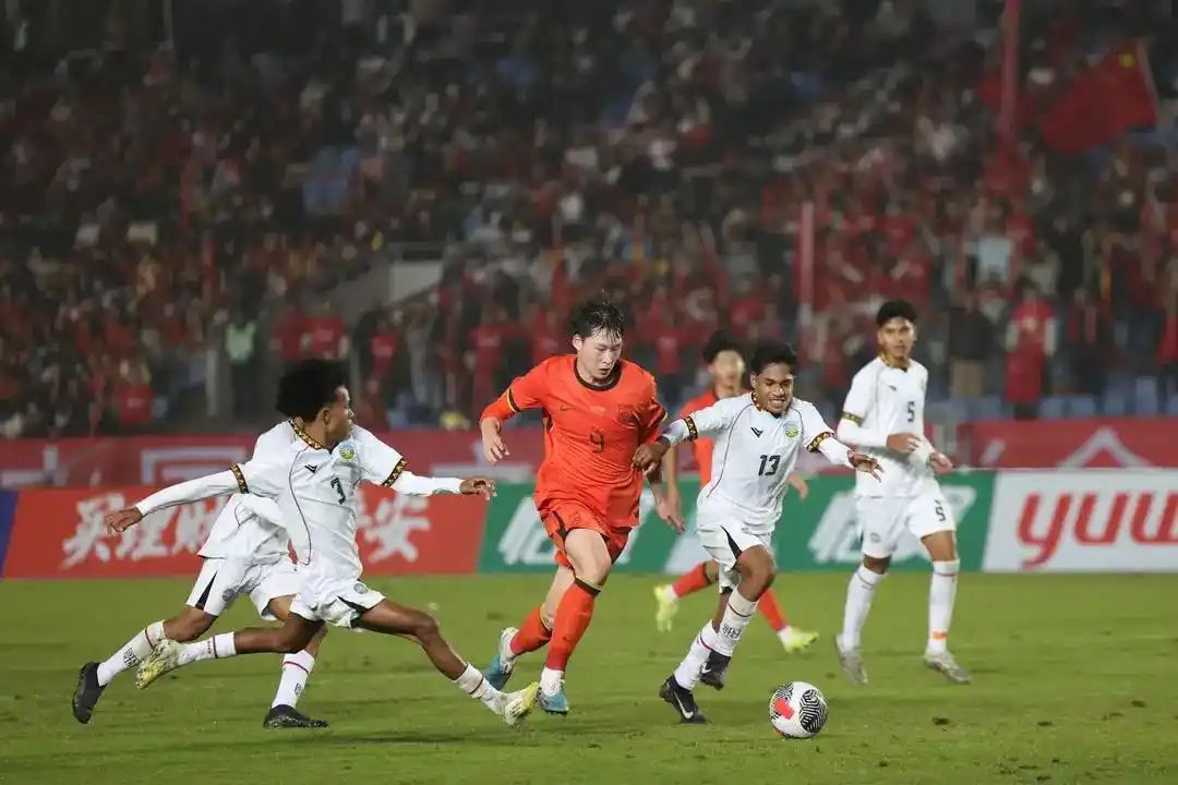 体坛午爆|U16国足14球大胜东帝汶,曼联0:1负十人埃弗顿