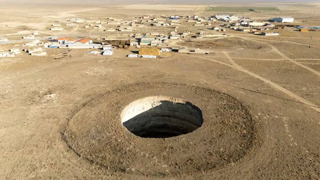 土耳其中部出现近700个巨大天坑_土耳其科尼亚塌陷坑地下水下降_土耳其天坑数量增加气候变化