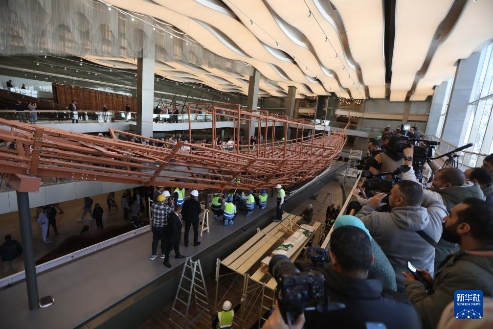 胡夫第二艘太阳船组装工作_大埃及博物馆胡夫太阳船展厅修复_大埃及博物馆第二艘太阳船启动安装