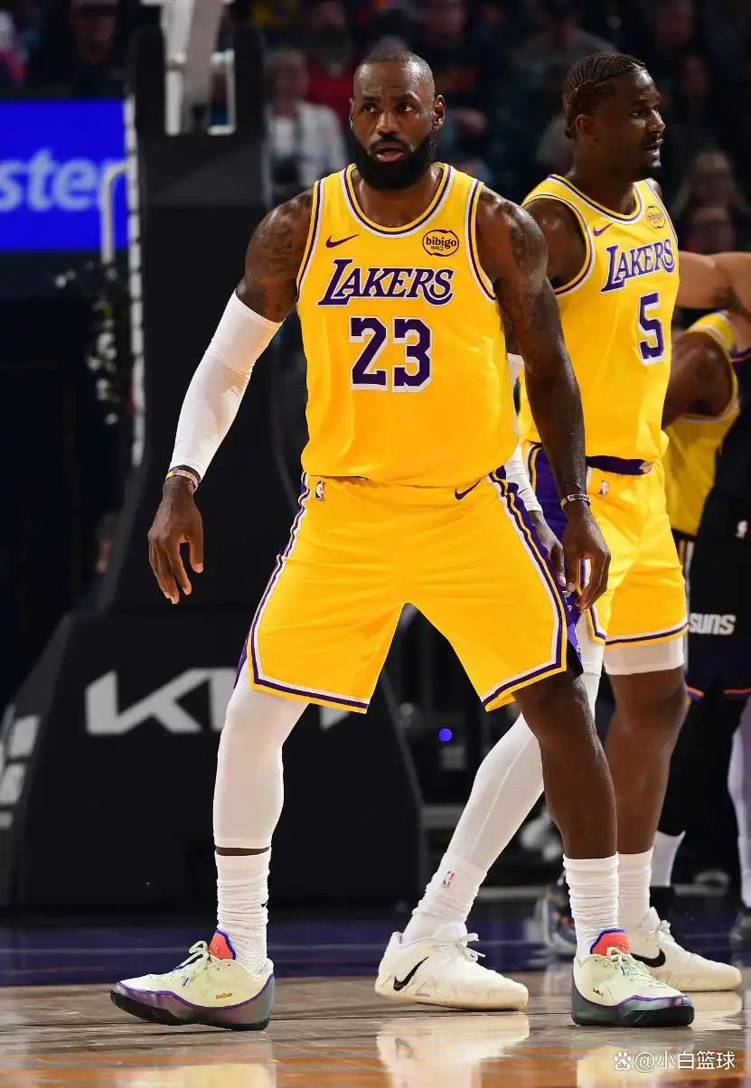 老詹23+6东契奇缺阵狄龙25分 布克21+11湖人惨败太阳_湖人惨败太阳 詹姆斯状态分析_勒布朗41岁竞技状态