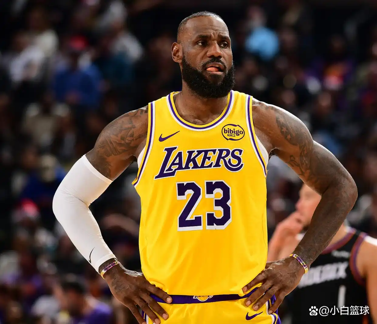 勒布朗41岁竞技状态_老詹23+6东契奇缺阵狄龙25分 布克21+11湖人惨败太阳_湖人惨败太阳 詹姆斯状态分析