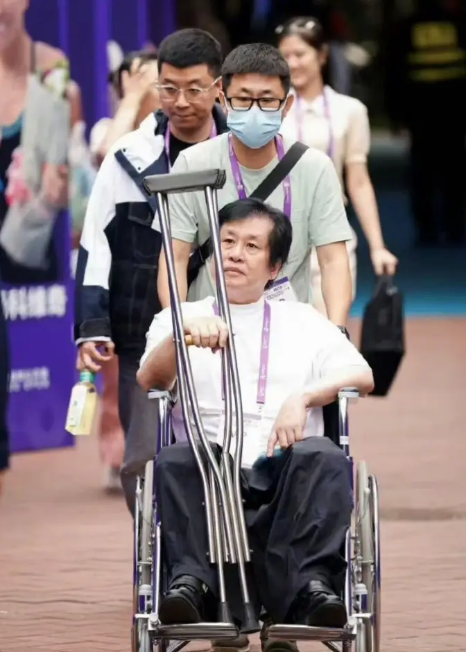 郑智化 深圳机场 吐槽传送带走廊_郑智化 深圳机场 超长走廊_深圳机场回应郑智化吐槽:立行立改