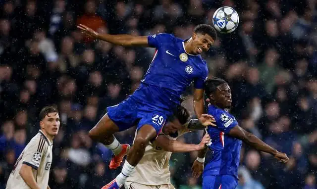 阿贾克斯遭遇欧冠惨败,主帅创下奇特纪录