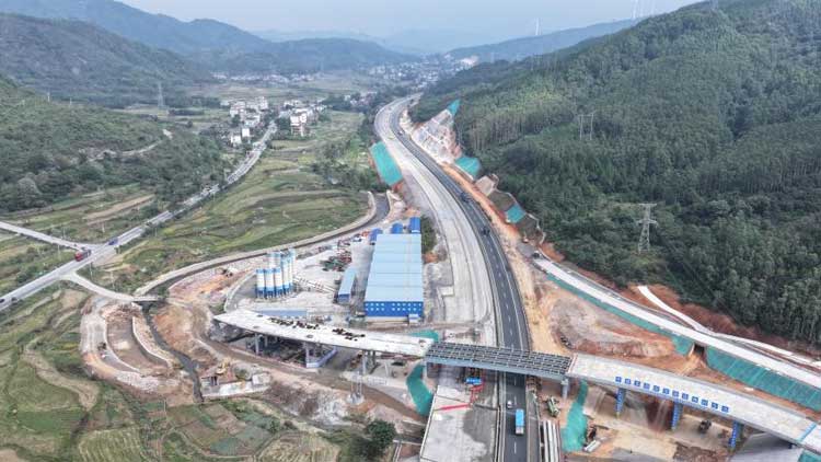 青少年强迫症症状表现_大学生患“强迫症” 每晚用酒精洗腿_大学生强迫症案例分享