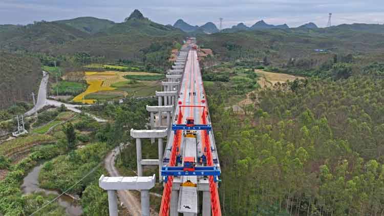 大学生患“强迫症” 每晚用酒精洗腿_青少年强迫症症状表现_大学生强迫症案例分享