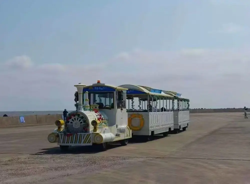 江苏观光车事故致4死 责任人被控制_启东市黄金海滩景区观光小火车坠海伤亡情况_江苏南通启东市黄金海滩景区观光小火车坠海事故