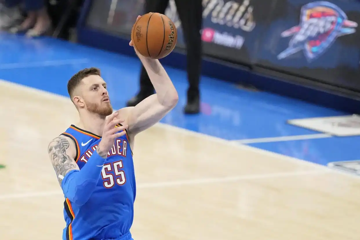 雷霆擒鹰三连胜 亚历山大持球突破_NBA常规赛老鹰对阵雷霆 莱昂纳德亚历山大表现 霍姆格伦数据