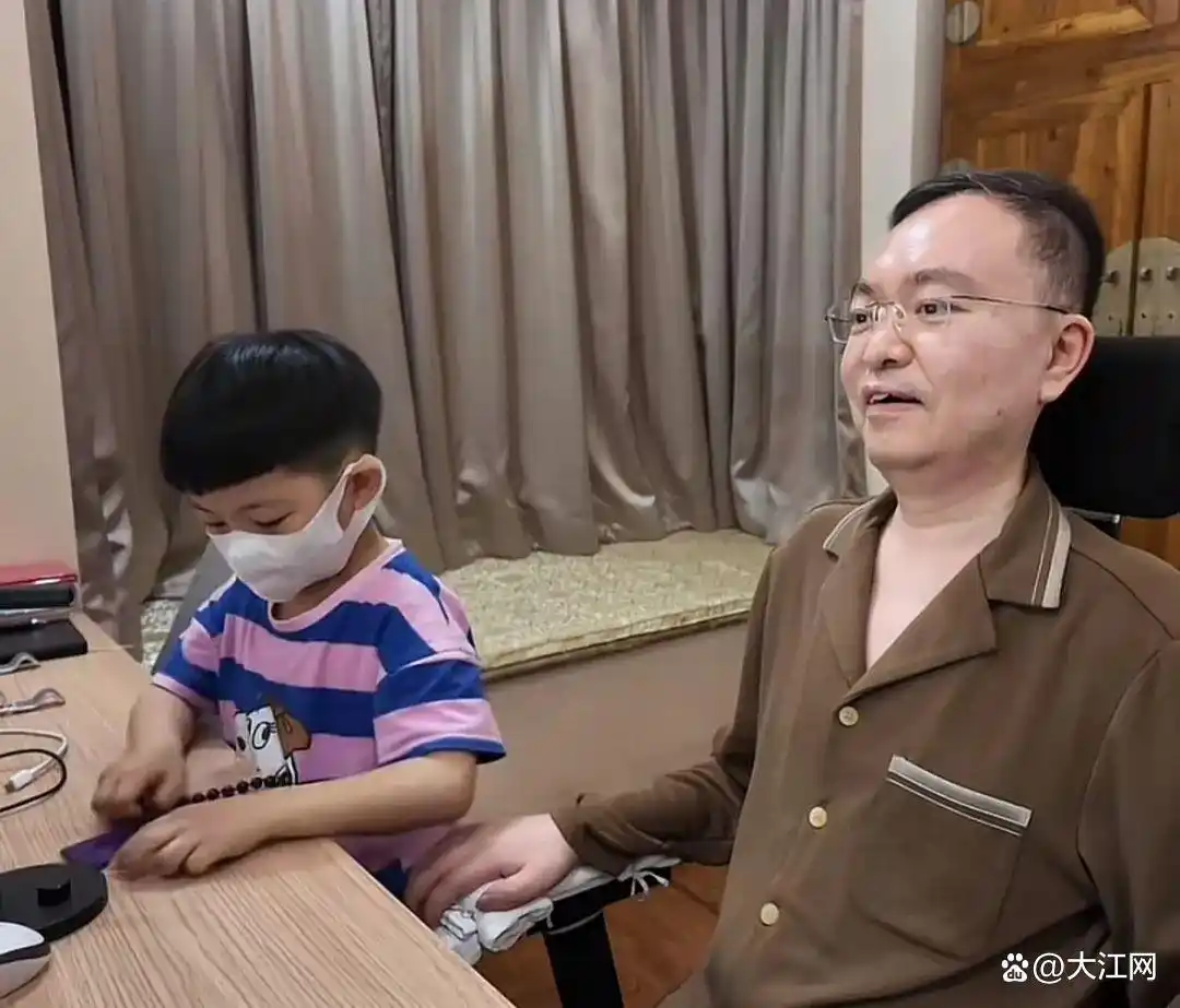 渐冻症晚期 蔡磊 研发药物 基因型病友_渐冻症患者 蔡磊 近况 报道_蔡磊研发药物对病友起效自己没用