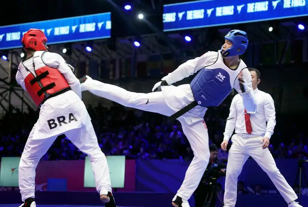 皇马队长卡瓦哈尔伤情恢复及赛季目标_卡瓦哈尔右膝手术缺阵2至3个月_阿斯报:右膝接受关节镜手术,33岁卡瓦哈尔预计将缺阵6到10