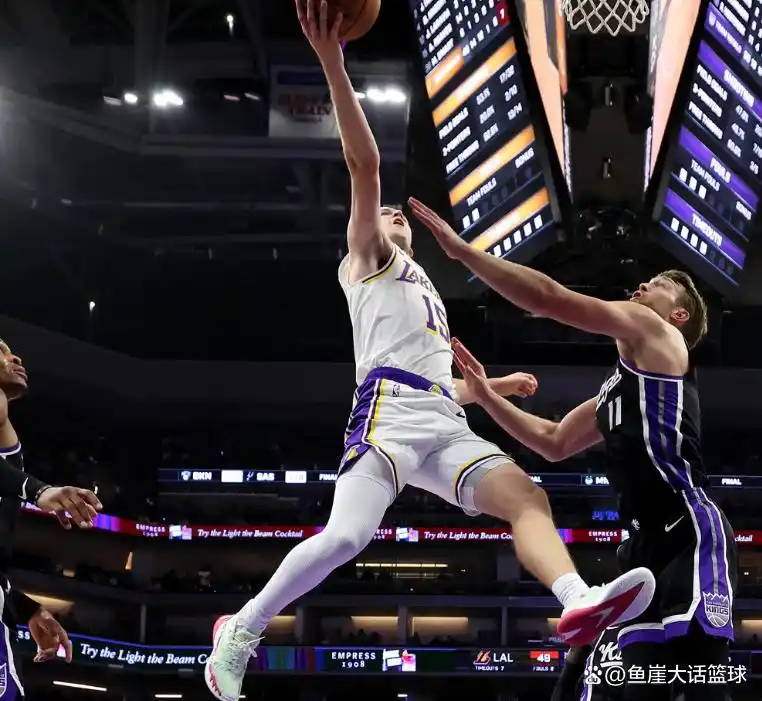 里夫斯贡献51+11+9 湖人险_NBA国王湖人比赛结果_东契奇伤病影响