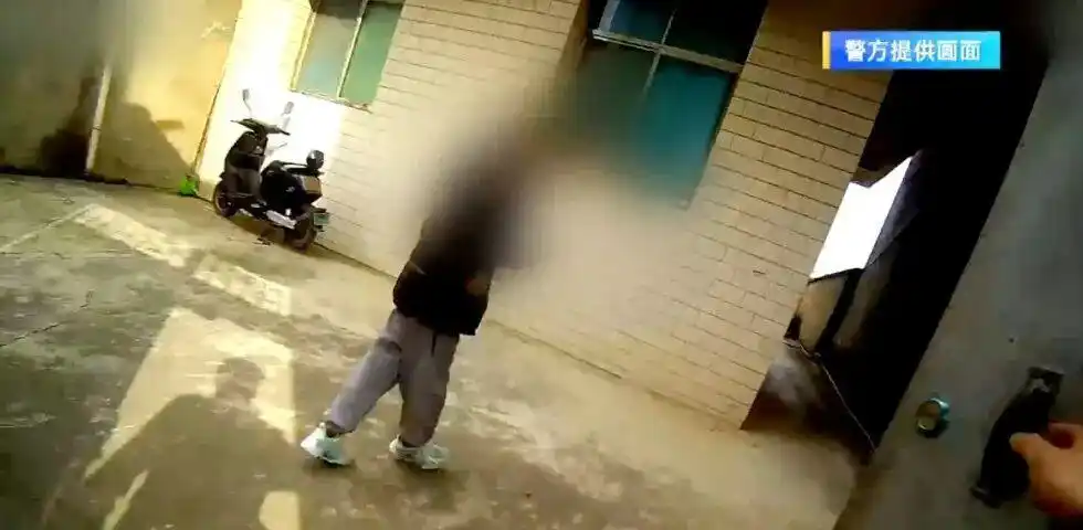 妈妈看孩子作业气得呼吸性碱中毒_9岁男孩报警母亲呼吸困难 嵩明县公安局救助 呼吸性碱中毒症状和急救方法