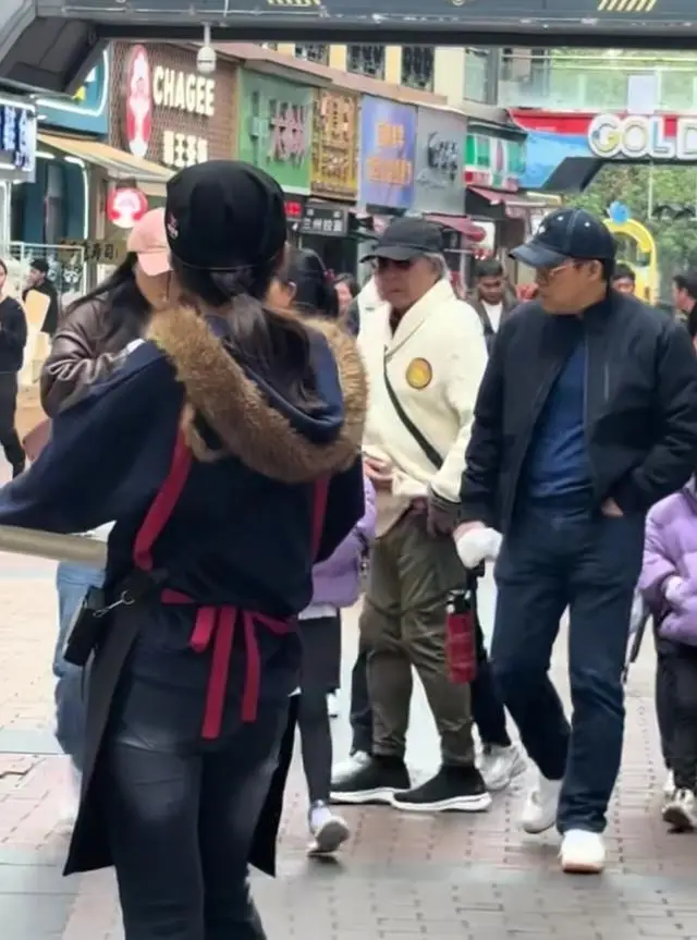 郭晶晶霍启刚节俭生活_霍震霆分享霍家育儿观_霍震霆郭晶晶蜜雪冰城