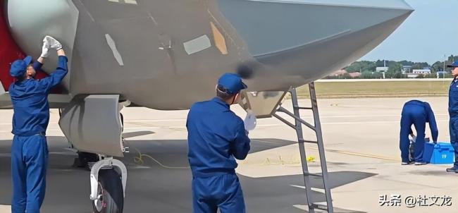 纸巾擦歼-20 中国隐形涂层重大突破 耐高温智能涂层问世