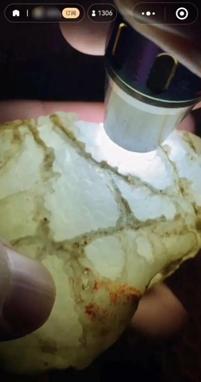 女子花283万买翡翠原石 到货后傻眼 直播骗局揭秘