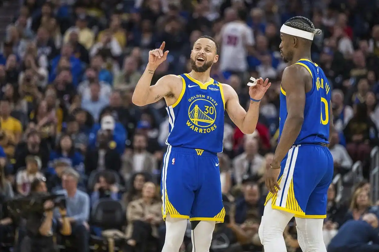 库里39分奎克利27分英格拉姆26分_NBA常规赛勇士对阵猛龙_库里39分惨遭猛龙逆转！常规时间送致命进攻犯规 加时零分神情