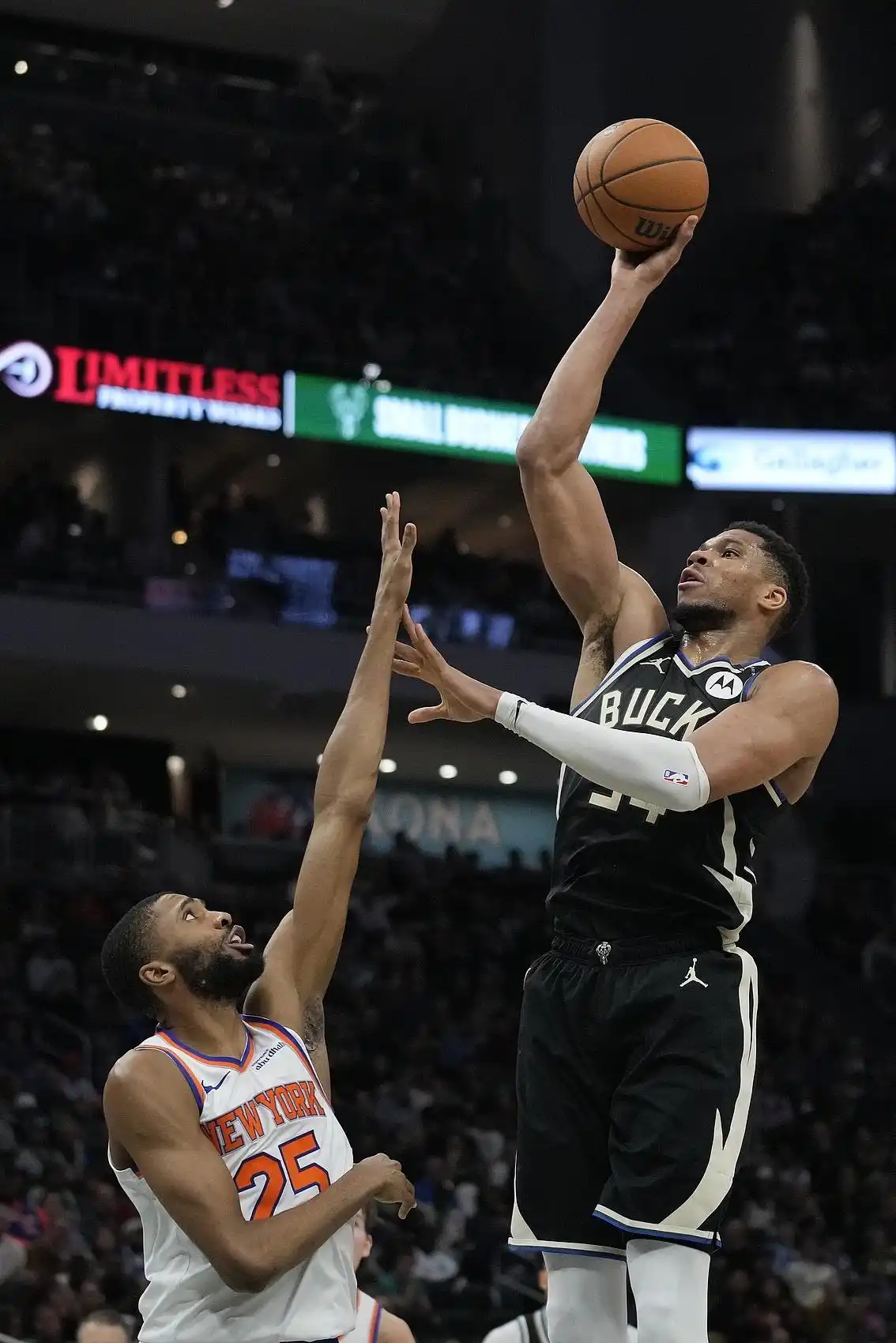 势不可挡!字母哥37+8+7,布伦森对砍36分,雄鹿主场击败尼克斯