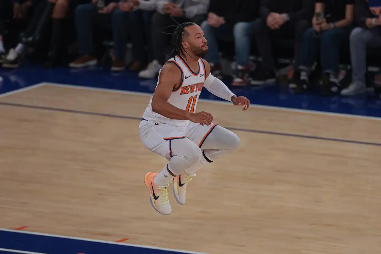 NBA雄鹿vs尼克斯比赛结果_字母哥37分领衔雄鹿主场取胜_组图:雄鹿击败尼克斯 字母哥突破分球