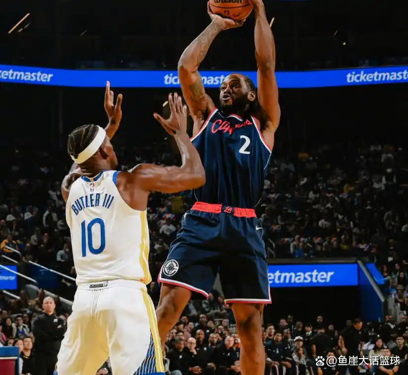 组图：勇士主场击败快船 库里带球突破_勇士对阵快船赛况分析_勇士快船比赛战报