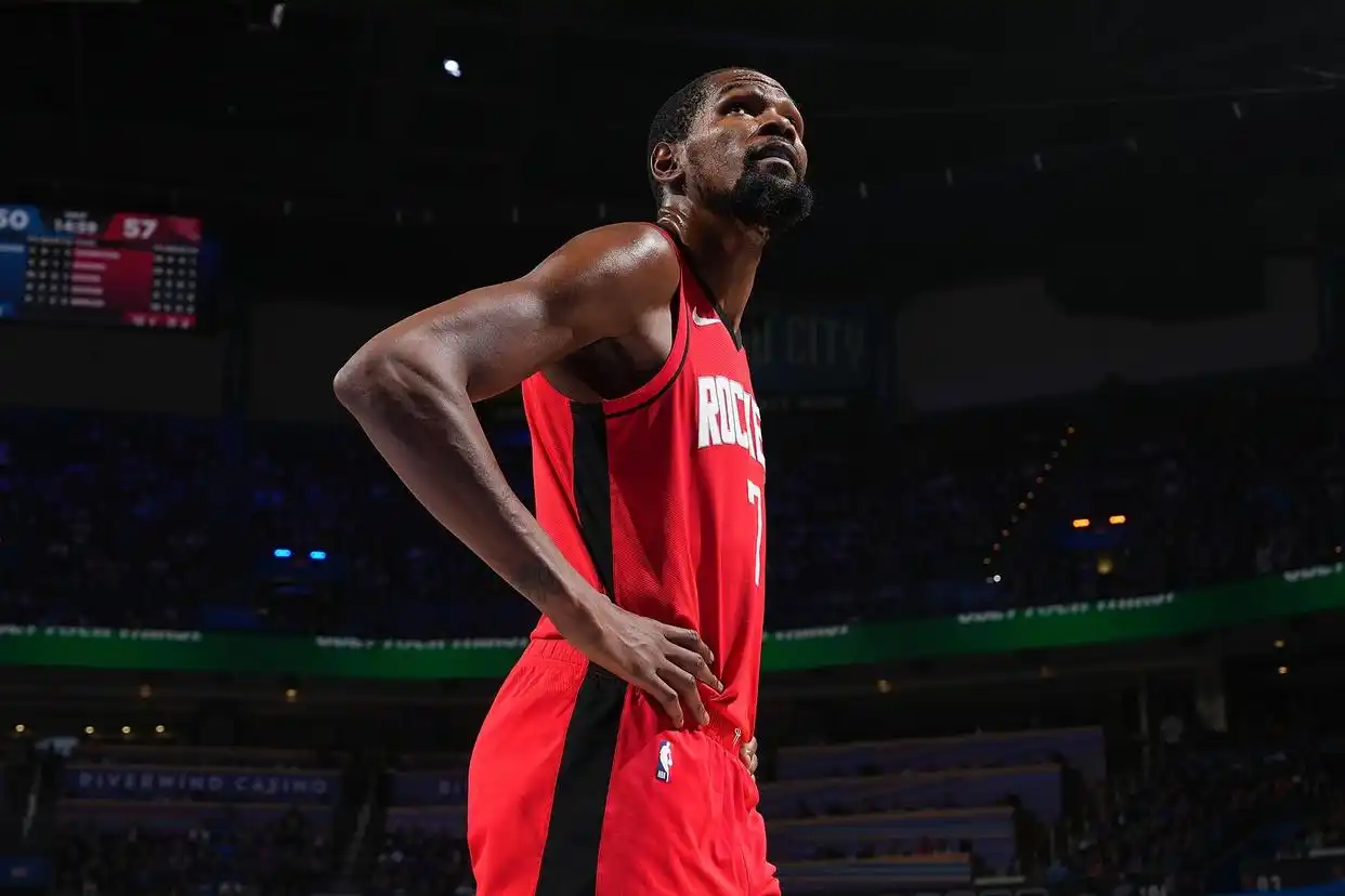 两连胜!杜兰特31分,巴恩斯英格拉姆各砍60分,火箭击败猛龙