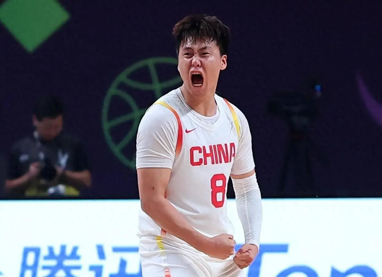 攻防糟糕,赵睿徐杰双双缺席,中国男篮被韩国队压着打,郭士强引众怒