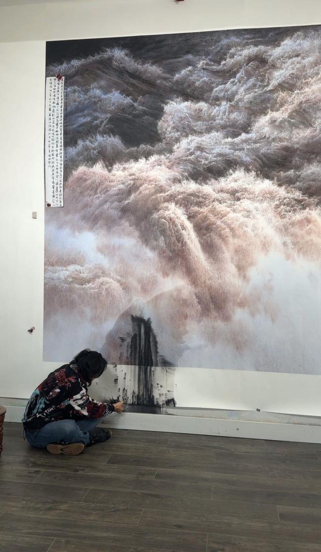 黄河画家徐惠君126平尺画作被人泼墨 网友献策补救