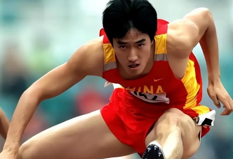 刘翔伤病退役_刘翔图片 高清_刘翔雅典奥运会