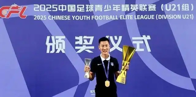 中国国家队教练_中国男足2026年首期集训名单_邵佳一国足教练团队