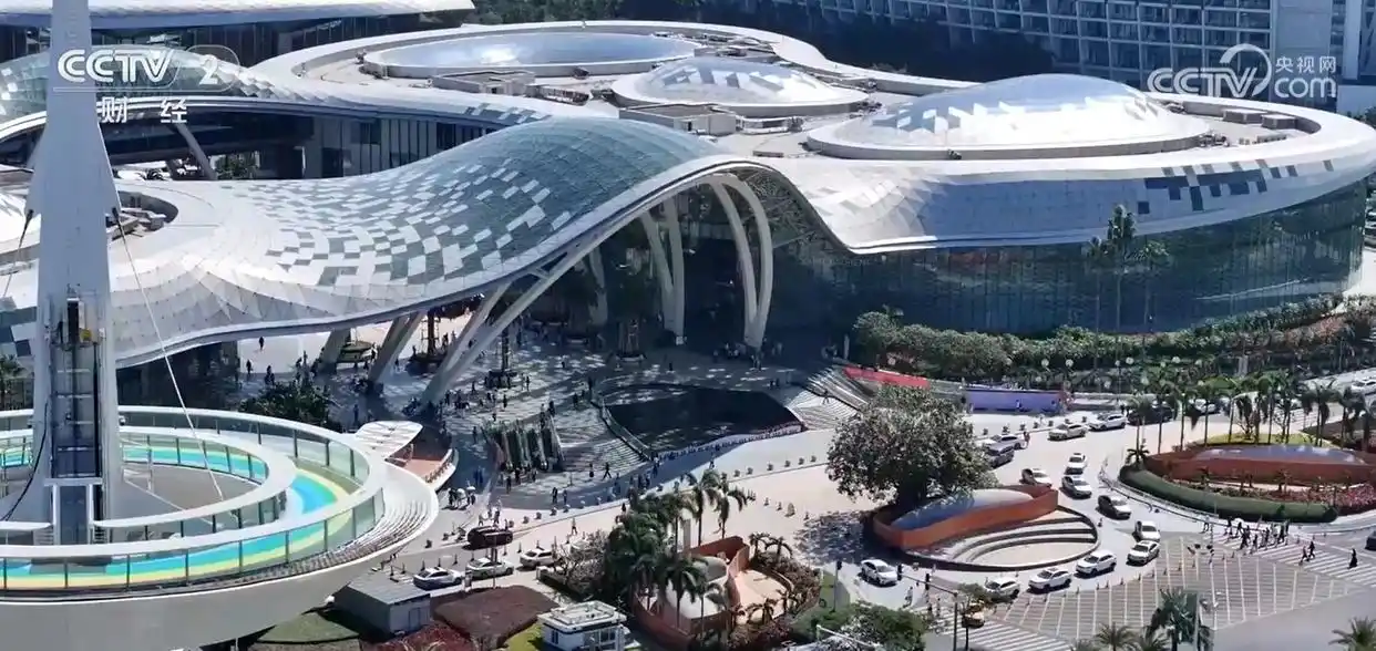 海南离岛免税购物金额_海南封关后首个假期三亚入境客增5倍_海南自由贸易港全岛封关