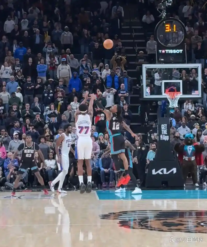 埃奇库姆3分准绝杀莫兰特40分 76人加时胜灰熊_埃奇库姆新秀表现获美媒盛赞_费城76人埃奇库姆准绝杀三分球