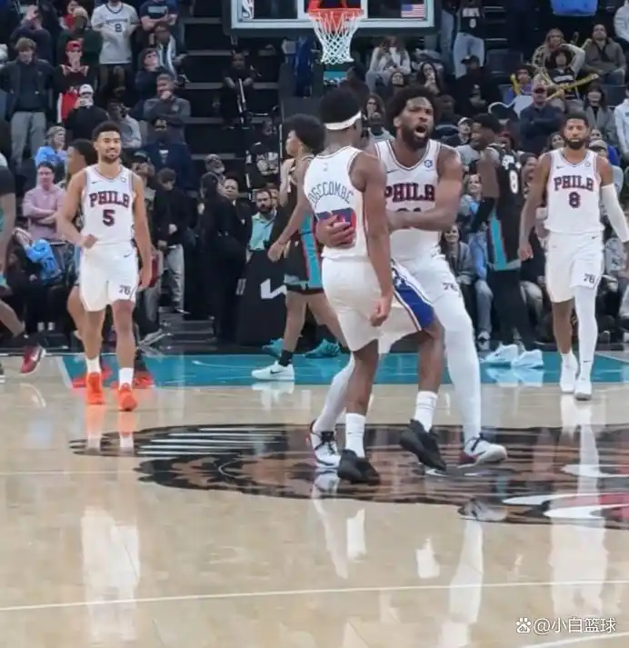 埃奇库姆3分准绝杀莫兰特40分 76人加时胜灰熊_埃奇库姆新秀表现获美媒盛赞_费城76人埃奇库姆准绝杀三分球