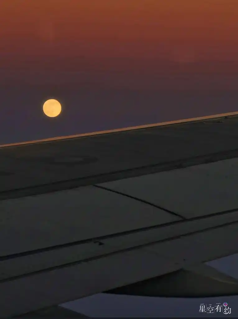 超级月亮将于18时03分现身夜空_超级月亮现身夜空的现象_超级月亮亮相夜空文案