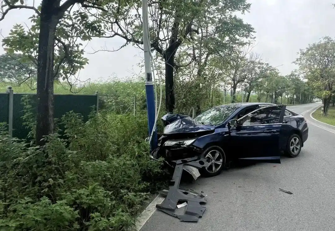 车内危险物品清单_今天起 不要在车里放小玩偶了_车内摆件安全