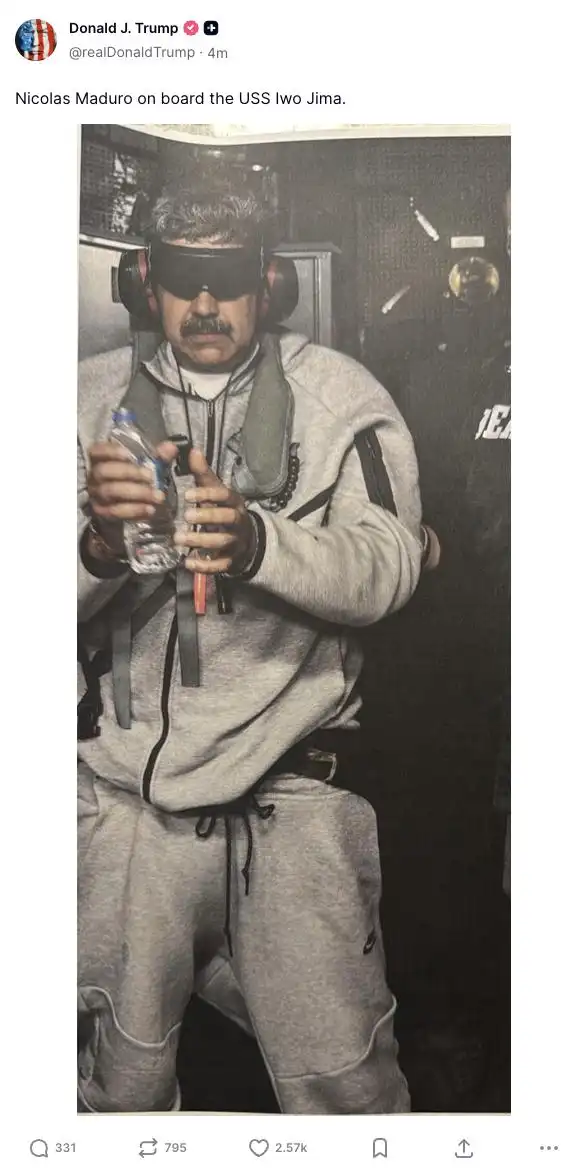 美军突袭委内瑞拉抓走马杜罗夫妇细节_载有马杜罗的飞机抵达美国纽约_委内瑞拉总统马杜罗被美军抓走抵达纽约