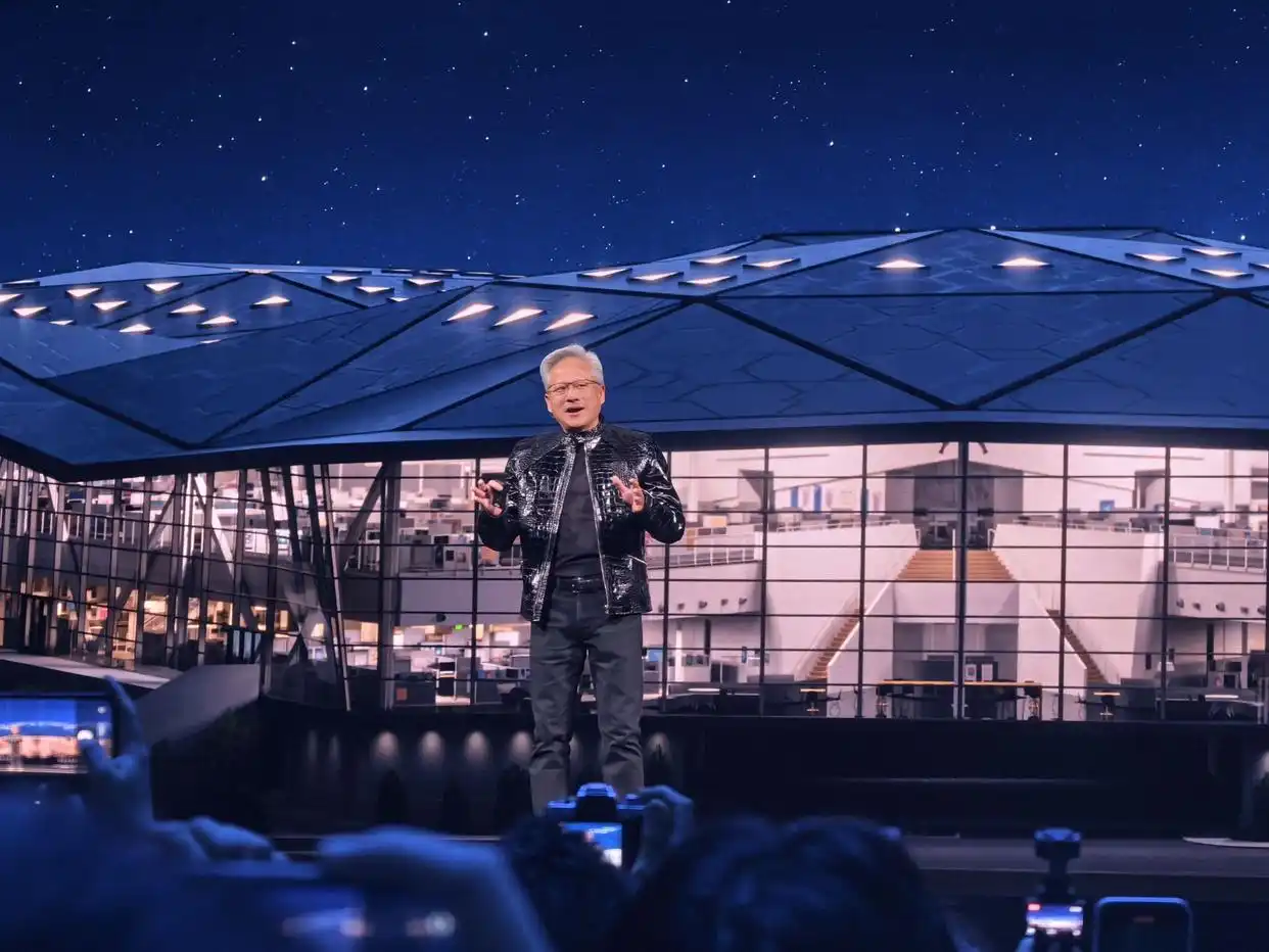 黄仁勋新年首场演讲:AI超级芯片平台Rubin全面投产,开源自动驾驶推理模型