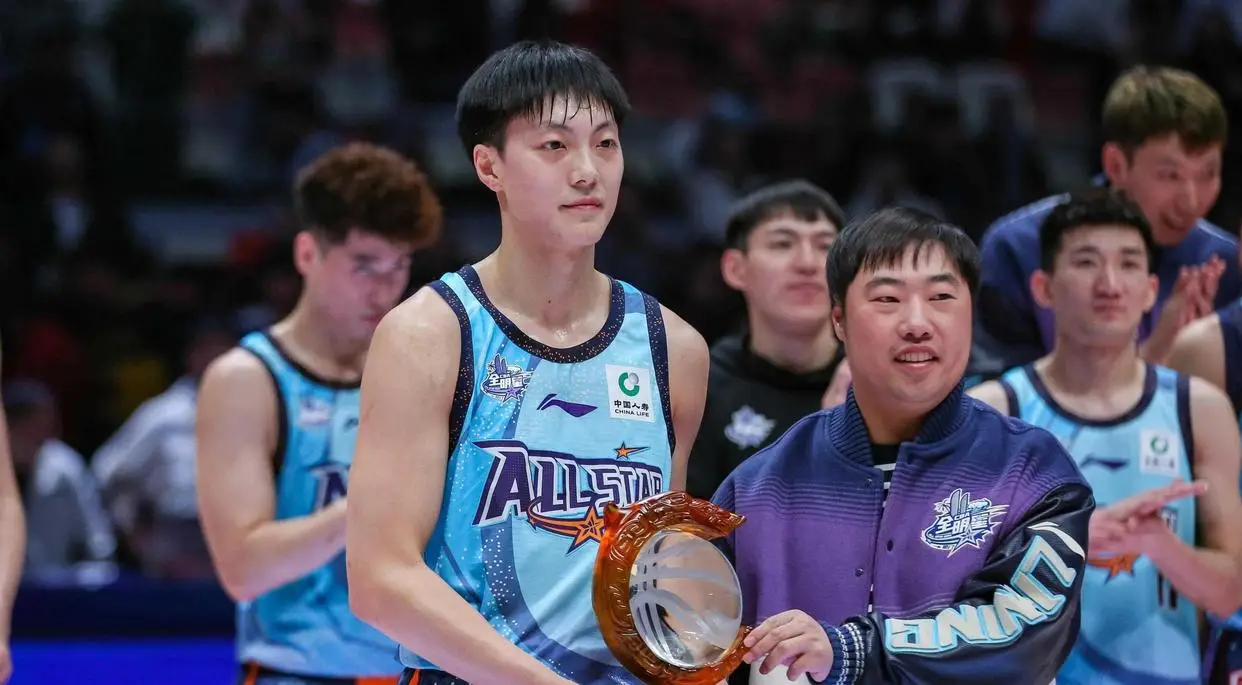 CBA全明星投票竞争格外激烈，徐杰郭艾伦争抢南区票王，赵睿有望登顶