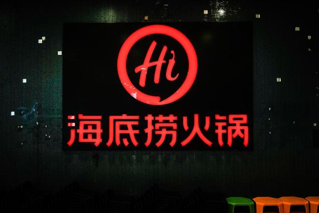 幼童把纸尿裤扔锅里 海底捞报警 家长监护失职引热议