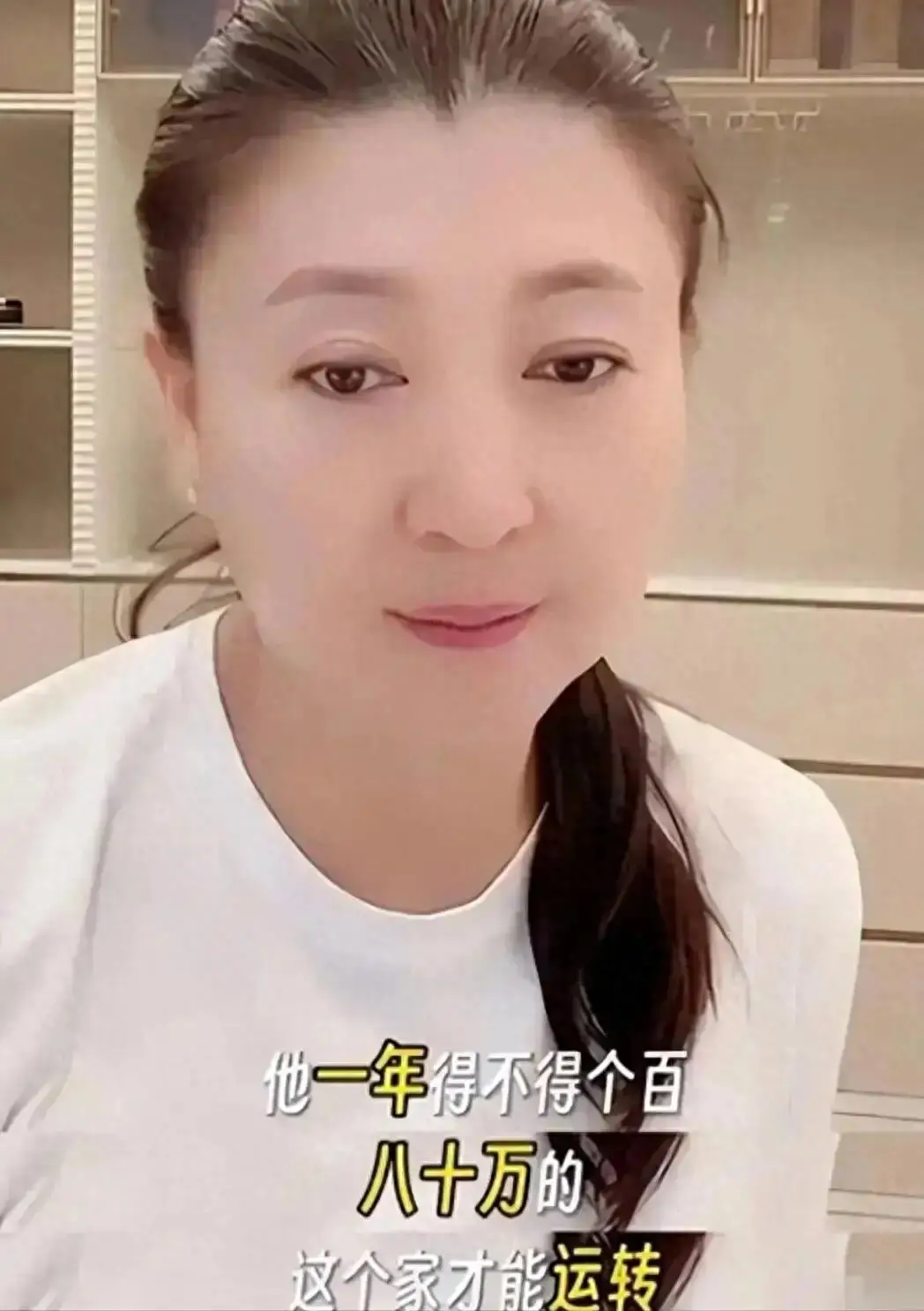 演员闫学晶陷舆论争议,遭网友集体抵制!儿子发声:网上所有回应都不实