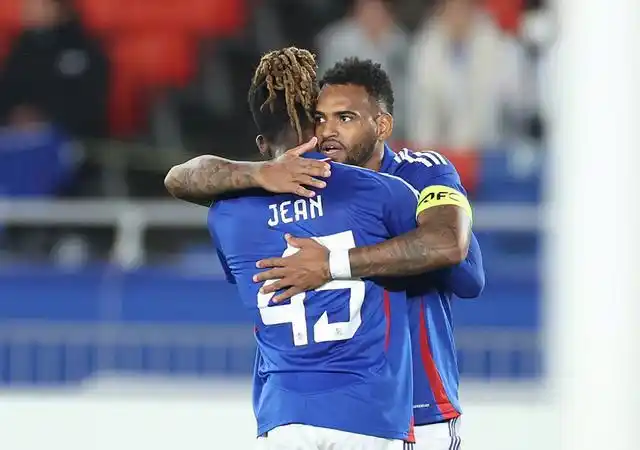 上海海港让·克劳德租借加盟_横滨水手官方：让-克劳德租借上海海港一个赛季，含买断条款_让·克劳德防守型后腰能力分析