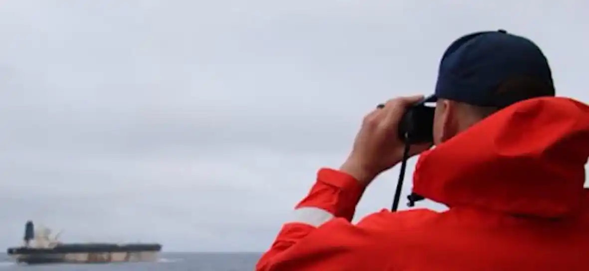 美国扣押“贝拉1”油轮时，俄潜艇就在附近，俄罗斯称美国是“21世纪的海盗”