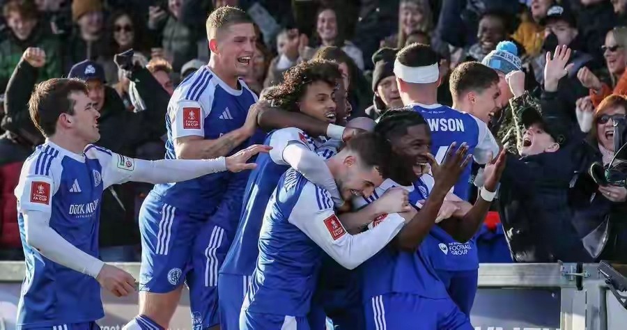 草根球队掀翻卫冕冠军，百年足总杯又见奇迹