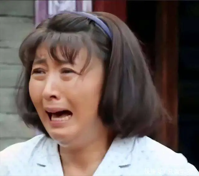 闫学晶触碰国人反感雷区_闫学晶致歉:讨厌那个露出轻视的自己_闫学晶直播哭穷事件