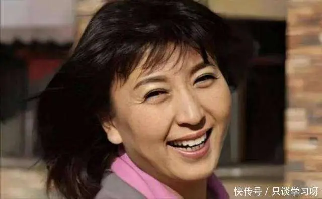 闫学晶直播哭穷事件_闫学晶触碰国人反感雷区_闫学晶致歉:讨厌那个露出轻视的自己