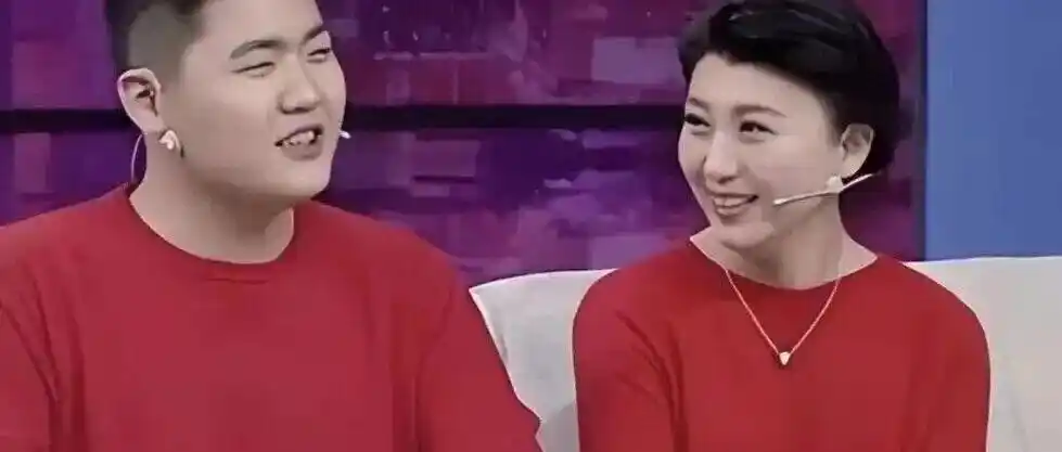 闫学晶道歉中戏新疆班风波_闫学晶直播透露儿子收入引发争议_闫学晶致歉：讨厌那个露出轻视的自己