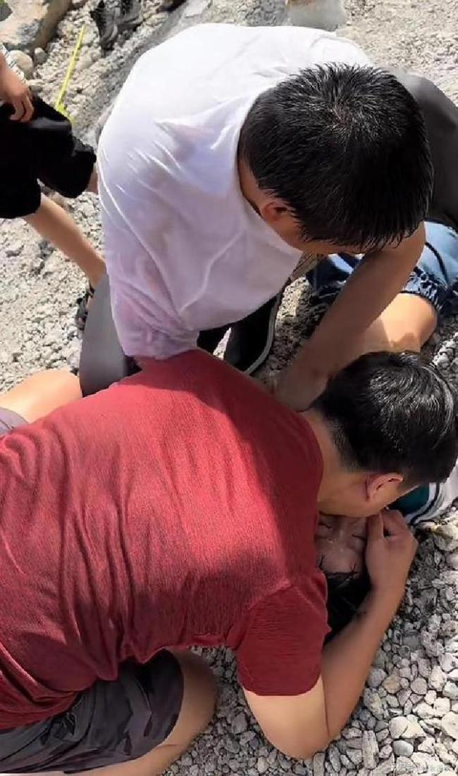 毕业15年小伙救了同班同学的孩子 90秒冰水救援唤起旧日情谊